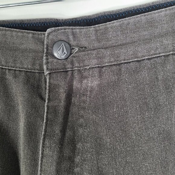 Volcom VMONTY Shorts in Charcoal Gray 10" Inseam - Picture 4 of 8